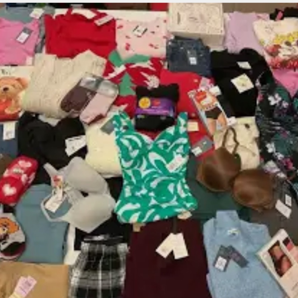 ❌SOLD❌Lot of 10-15) Target Women Clothing Box